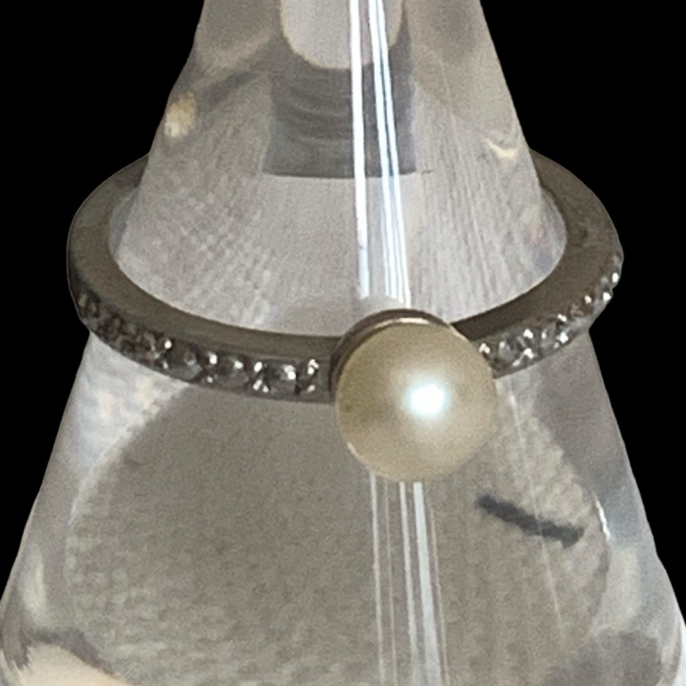Simulated White Pearl Silver Tone Fashion Ring Women’s Costume Jewelry